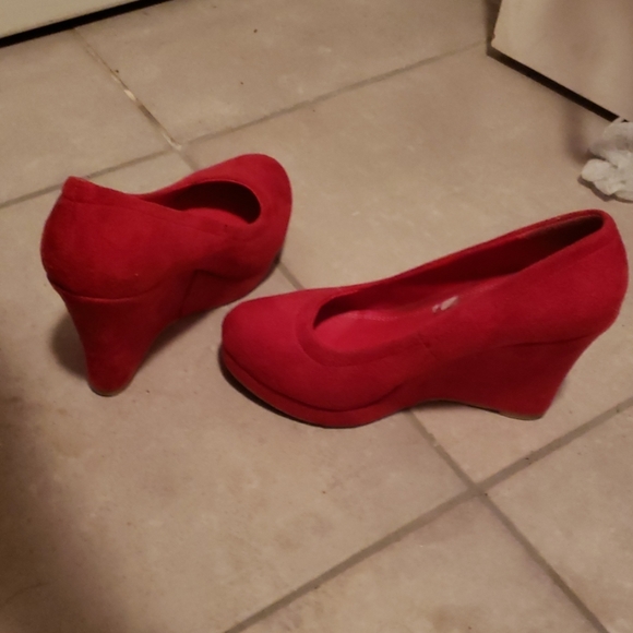 Red velvet shoes - Picture 2 of 3